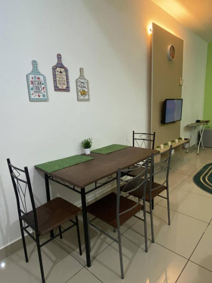 Apartment Private Viana Court Service 1 With Private Parking